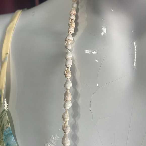 3/$20 Tropical Seashell Necklace Cream & Brown Vacation Accessory - Picture 4 of 5